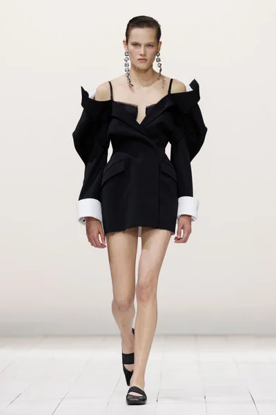 Look 3
